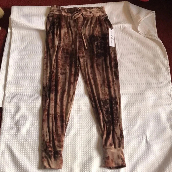 NWT Red Haute Velour Basic Joggers Small - Picture 2 of 8